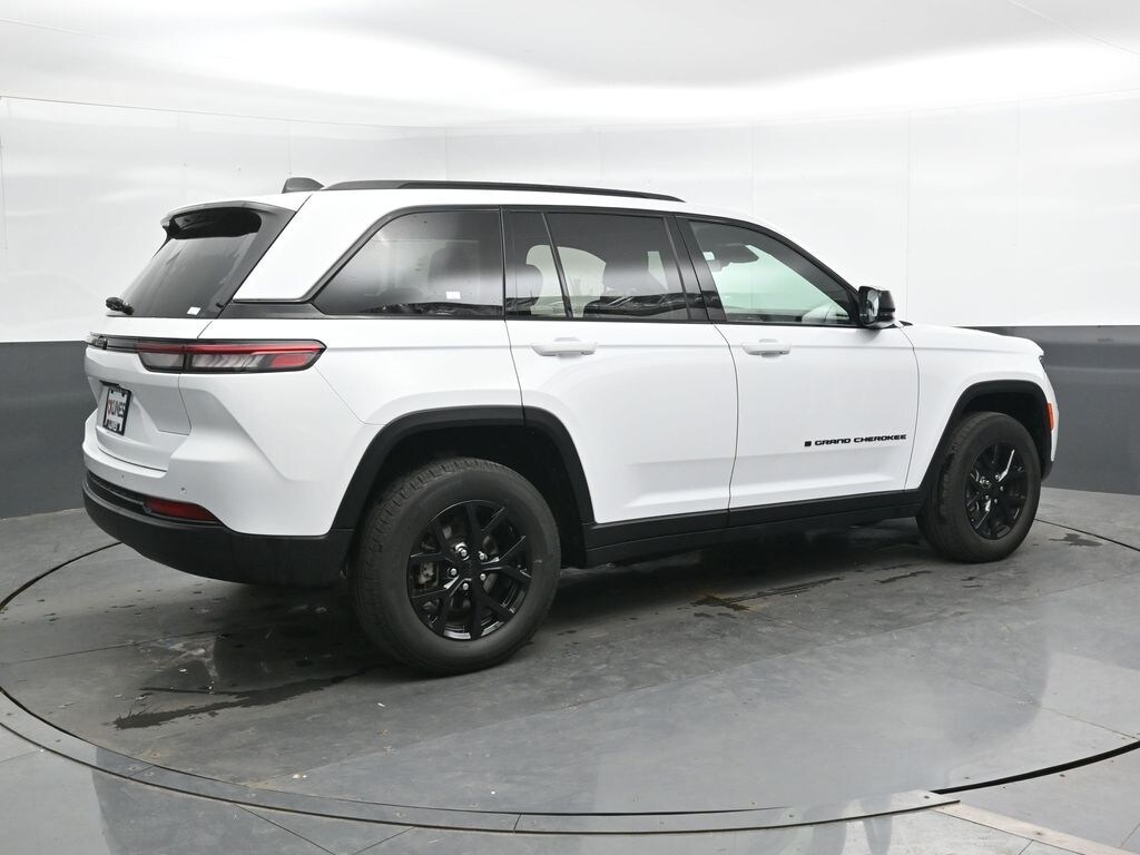 Used 2025 Jeep Grand Cherokee Laredo SUV