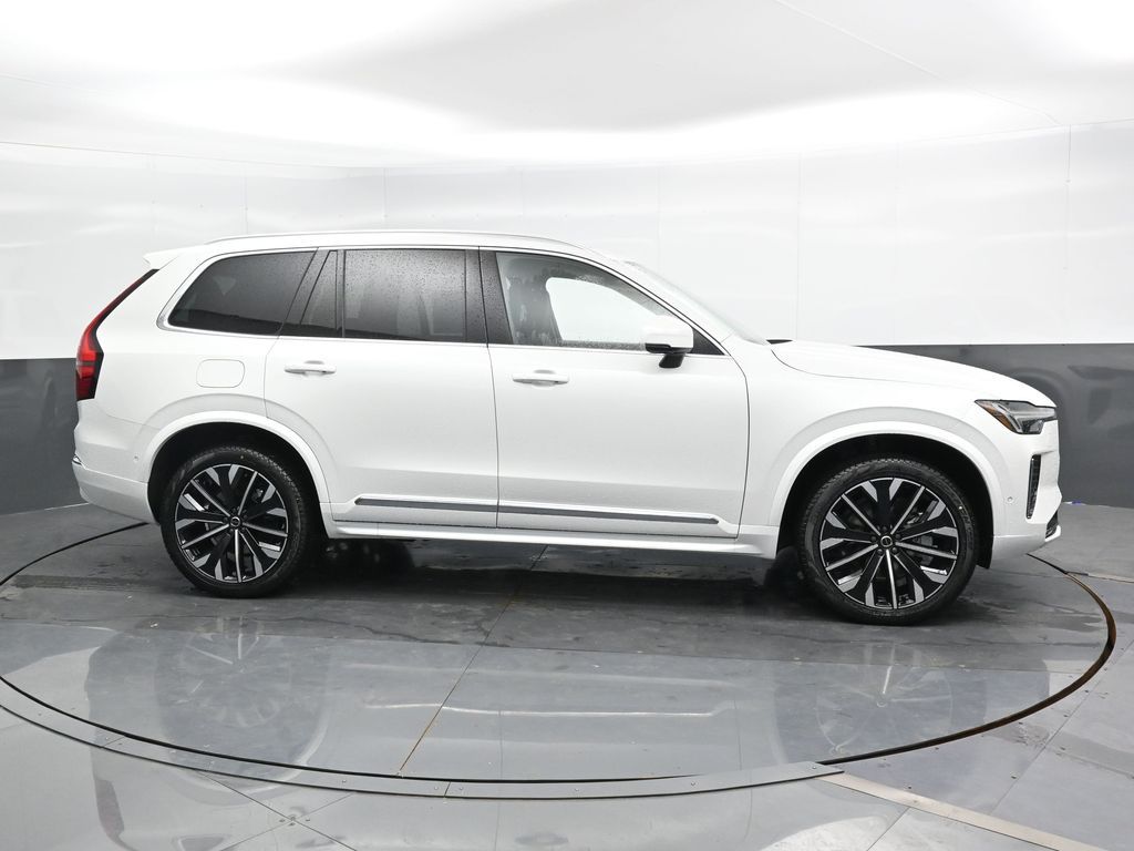 2025 Volvo XC90 B5 Plus photo 2