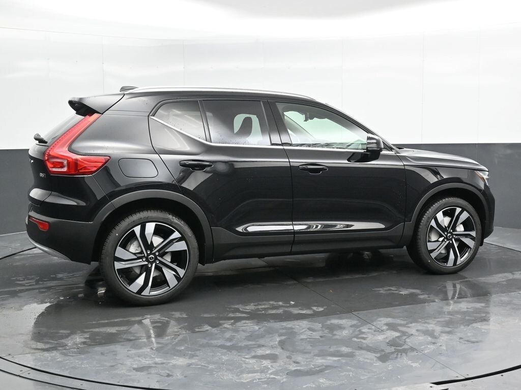 Used 2025 Volvo XC40 B5 Ultra Bright Theme SUV