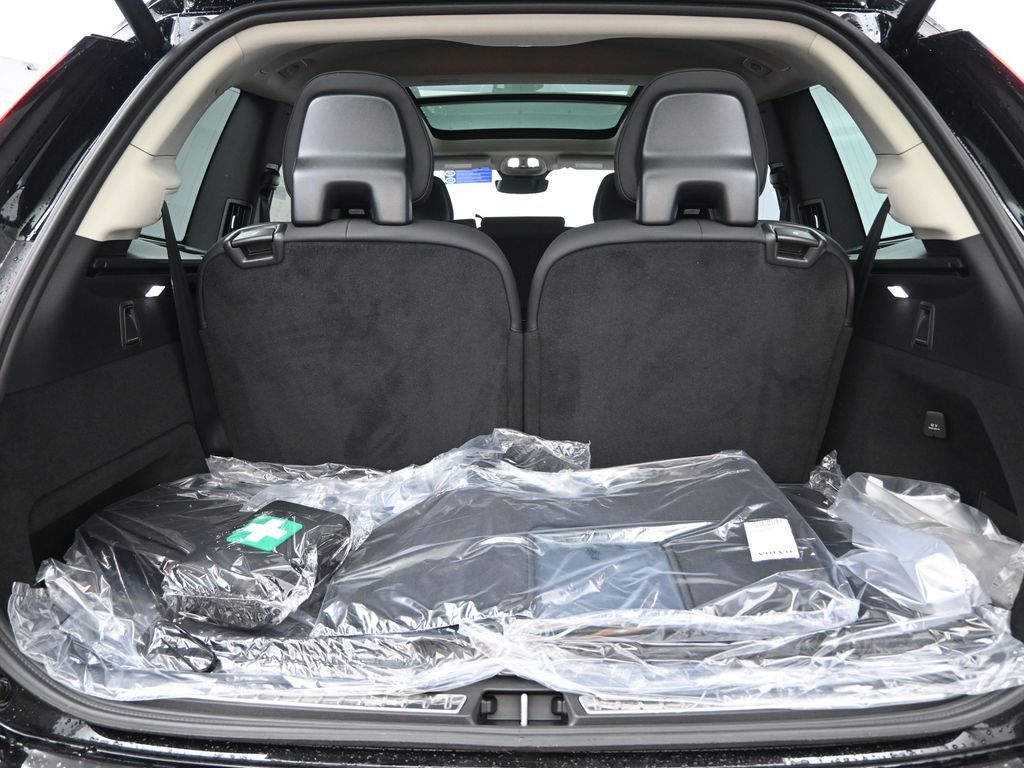 2026 Volvo XC90 Plus - Photo 27