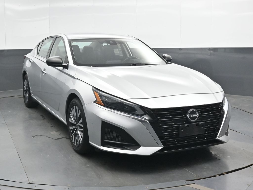 Used 2024 Nissan Altima 2.5 SV Sedan