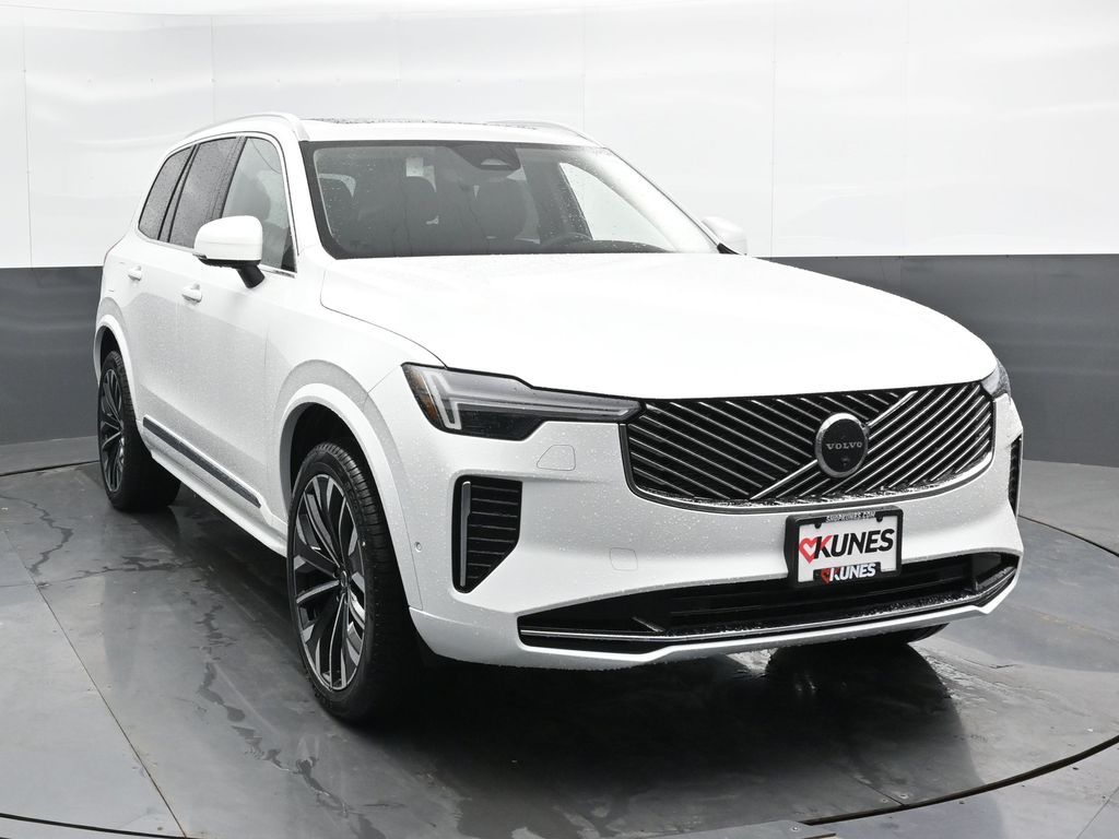 2025 Volvo XC90 B5 Plus photo 3