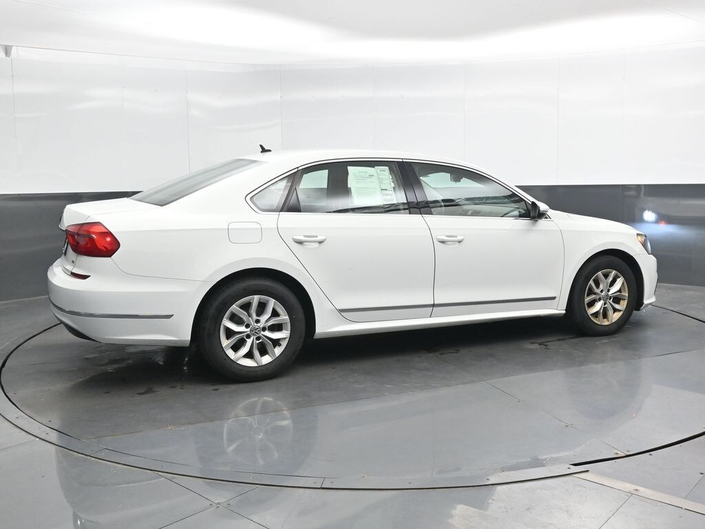 Used 2016 Volkswagen Passat 1.8T Sedan