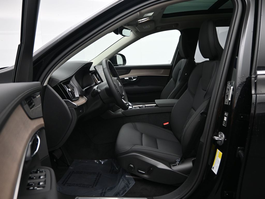 2026 Volvo XC90 Plus - Photo 22