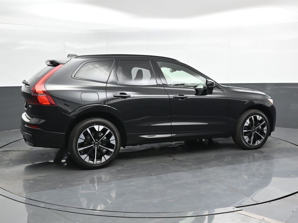2026 Volvo XC60 B5 Plus photo 2