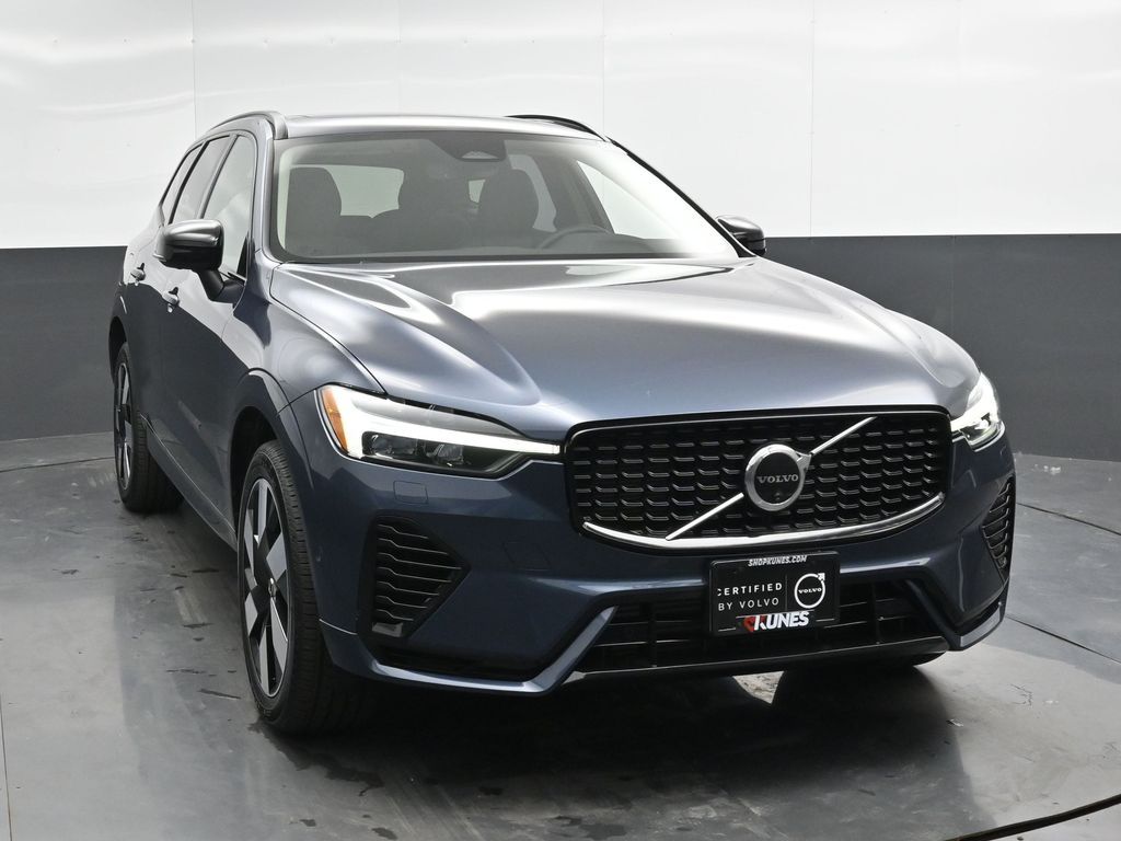 2025 Volvo XC60 Hybrid T8 Plus photo 4