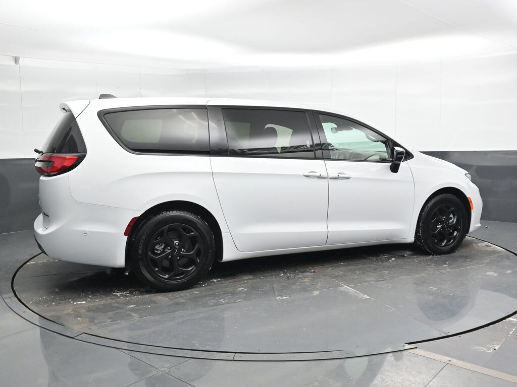 Used 2024 Chrysler Pacifica Plug-In Hybrid Select Van Passenger Van