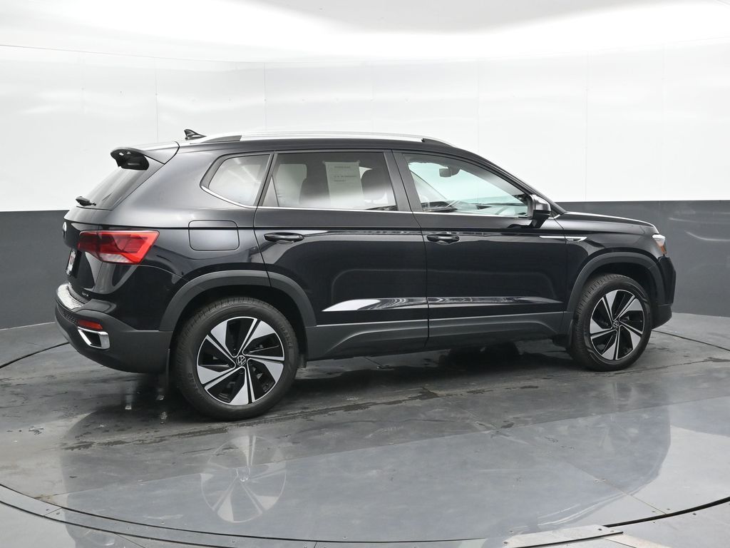2024 Volkswagen Taos SE photo 2