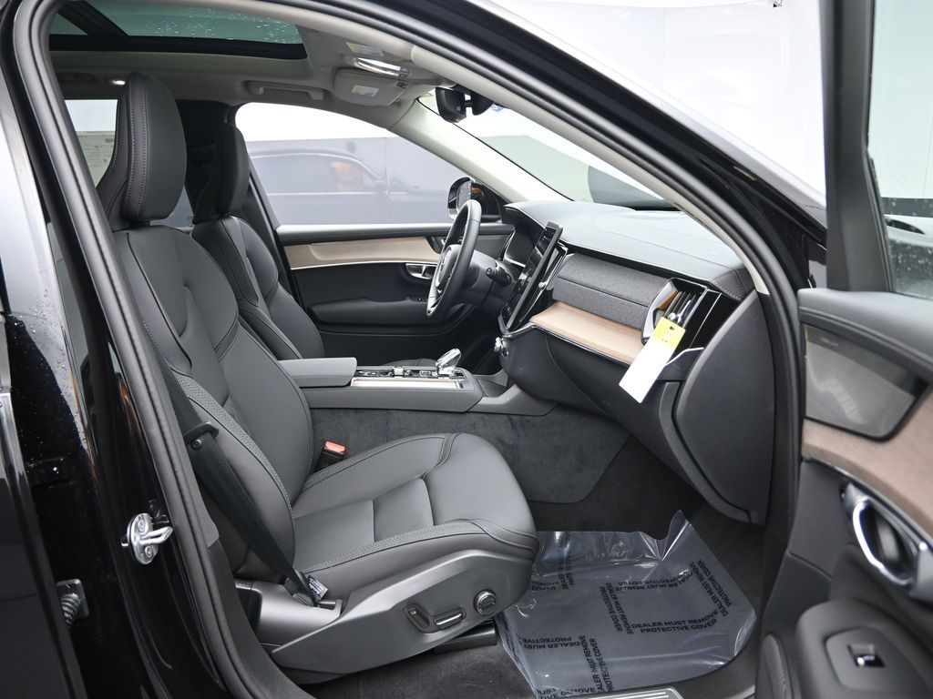2026 Volvo XC90 Plus - Photo 28