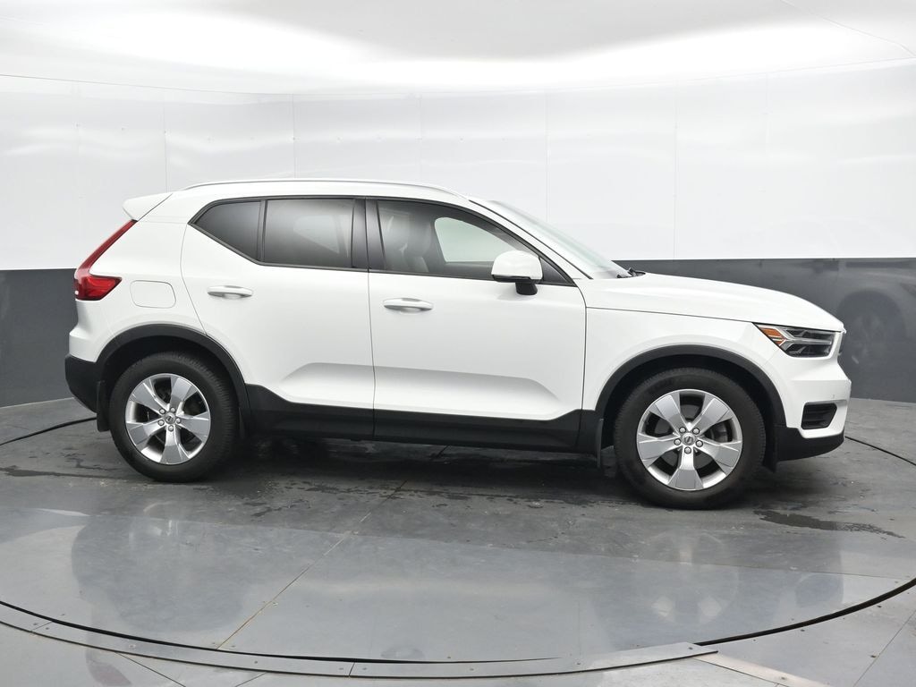 Used 2020 Volvo XC40 T5 Momentum SUV