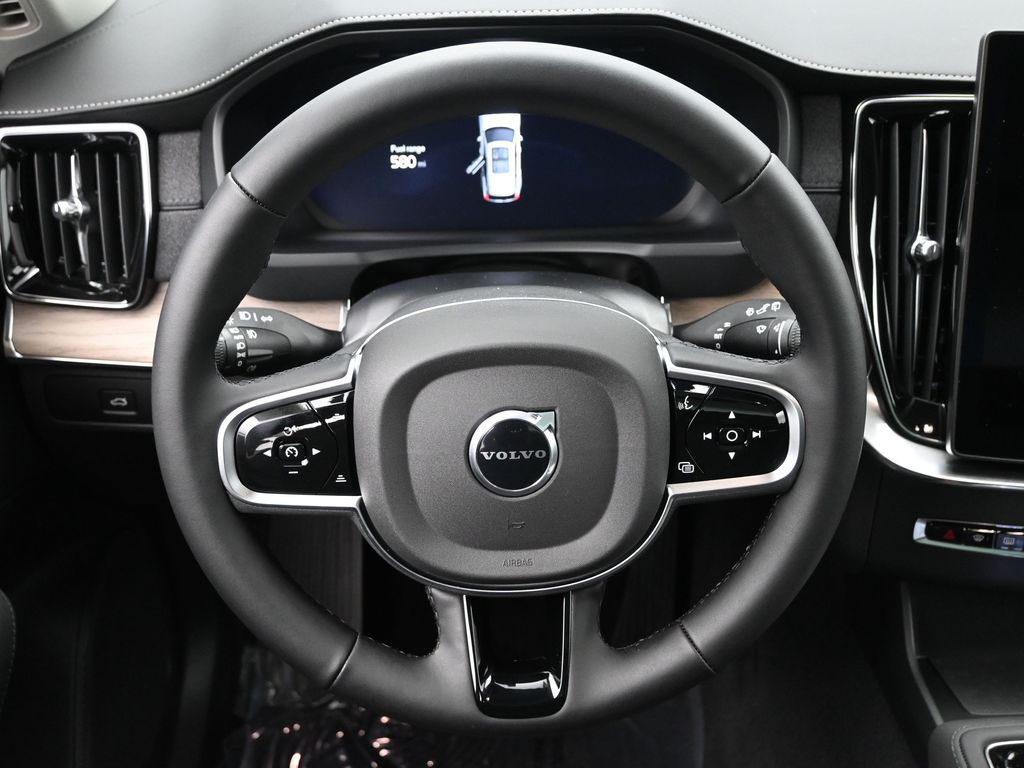 2026 Volvo XC90 Plus - Photo 18