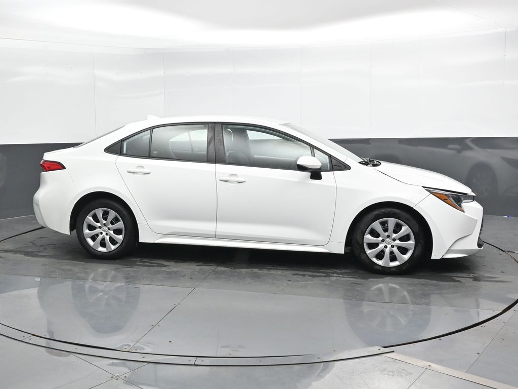 2023 Toyota Corolla LE photo 2