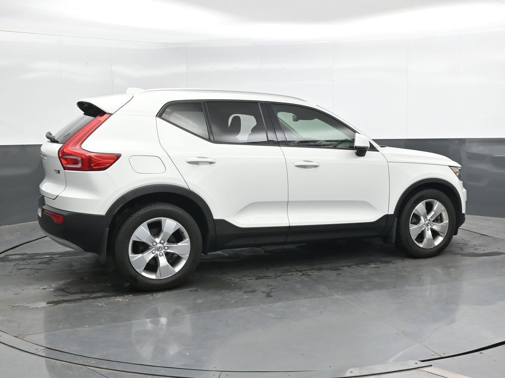 Used 2020 Volvo XC40 T5 Momentum SUV