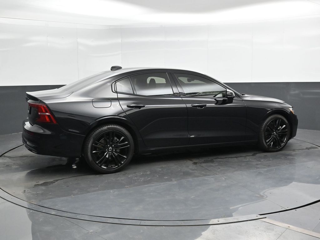 2024 Volvo S60 B5 Plus Black Edition photo 2