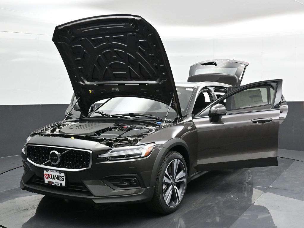 New 2025 Volvo V60 Cross Country For Sale at Kunes Volvo
