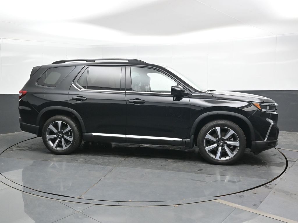 Used 2025 Honda Pilot Elite SUV