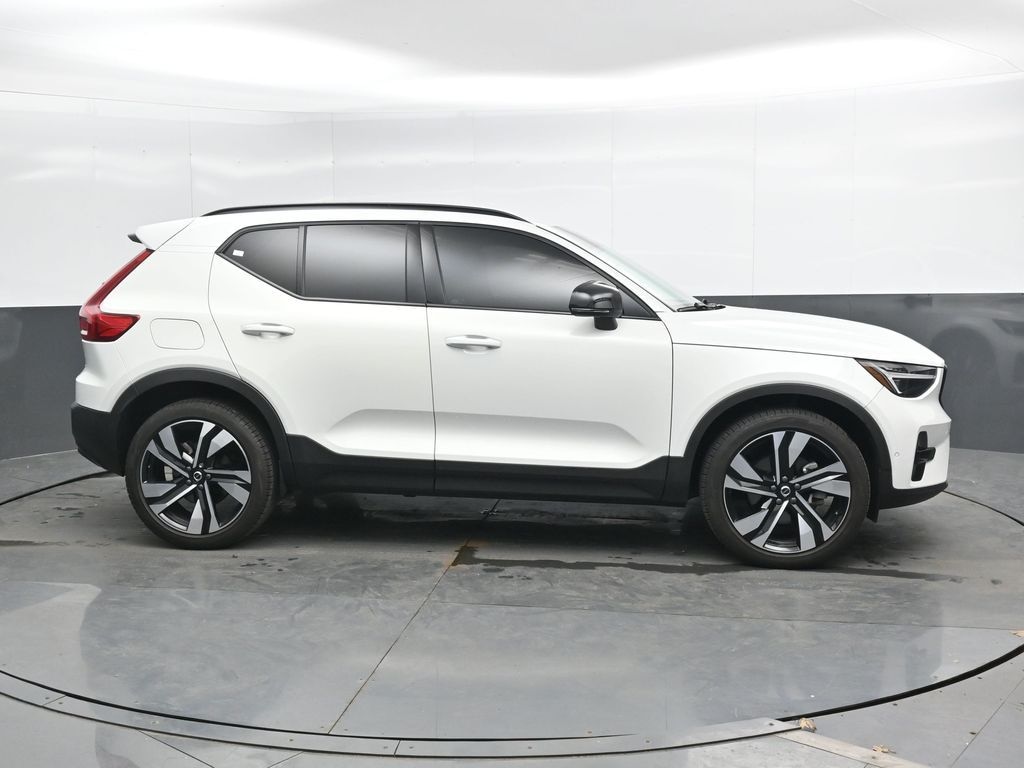 Used 2023 Volvo XC40 B5 AWD Ultimate Dark SUV