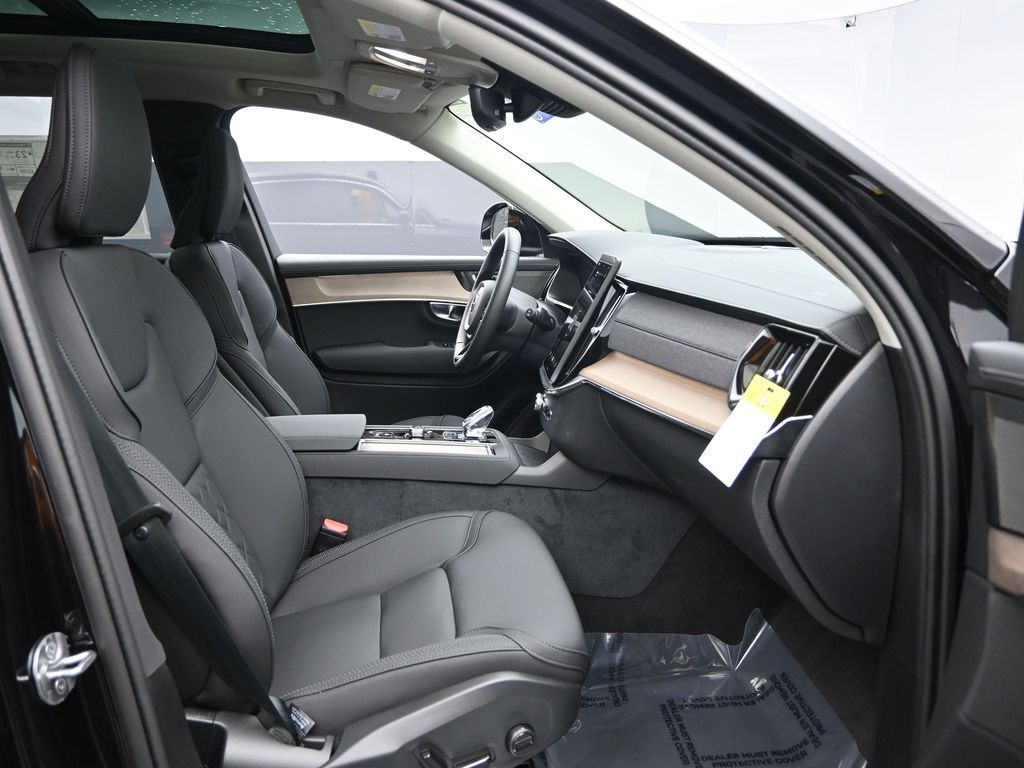 2026 Volvo XC90 Plus - Photo 29