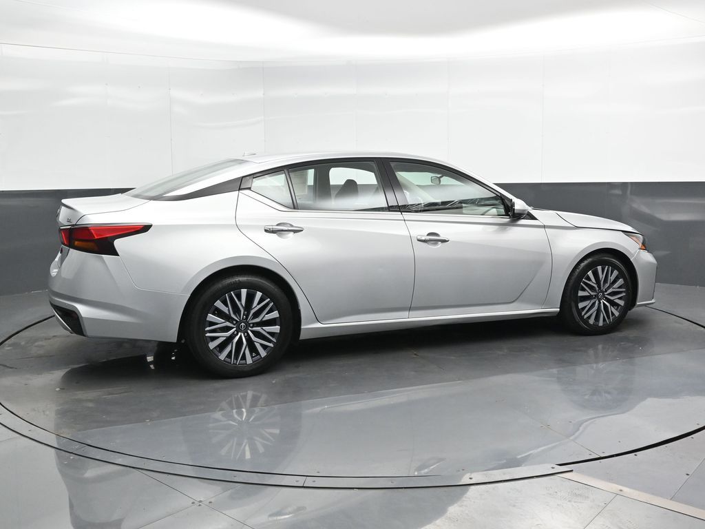 2023 Nissan Altima 2.5 SL photo 2