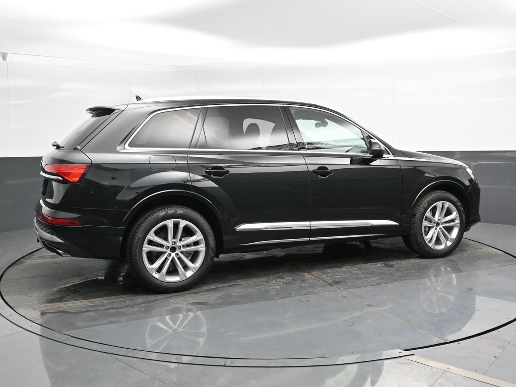 2025 Audi Q7 55 Premium Plus photo 2