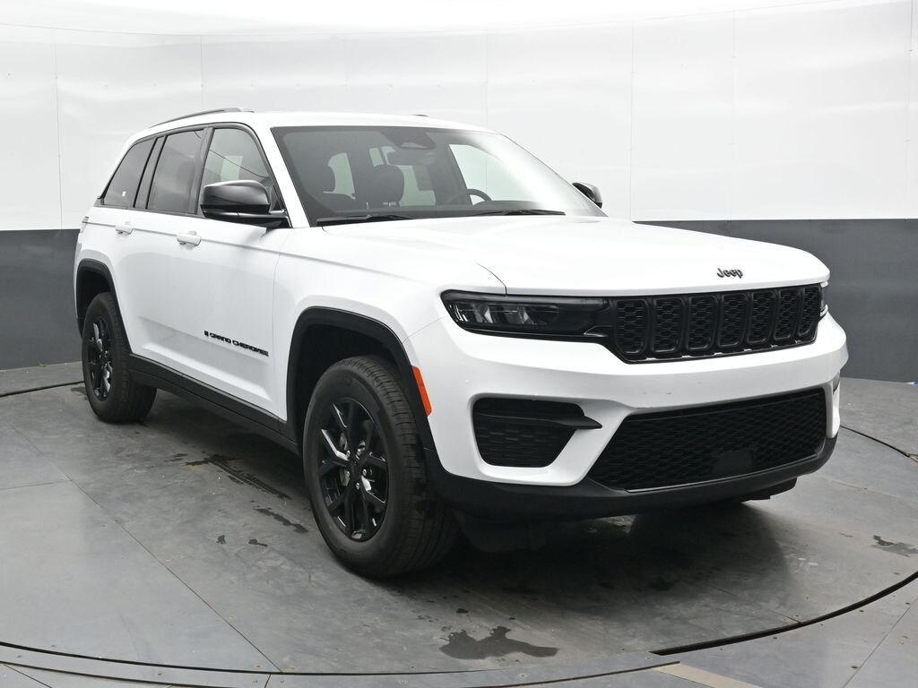Used 2025 Jeep Grand Cherokee Laredo SUV