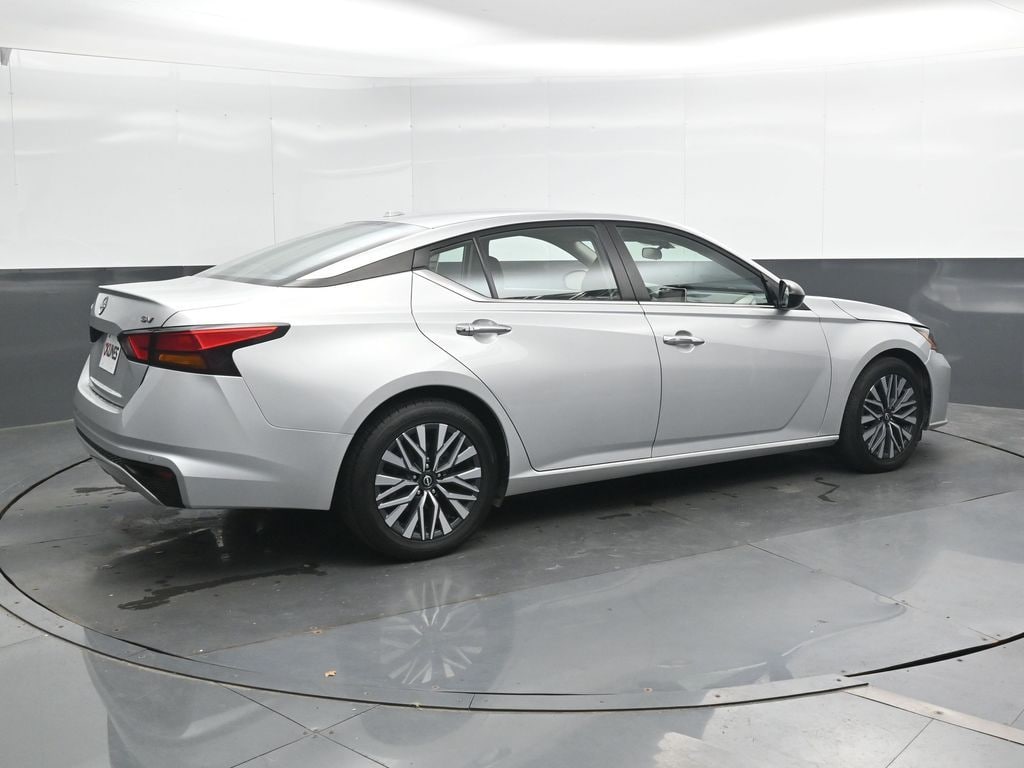 Used 2024 Nissan Altima 2.5 SV Sedan