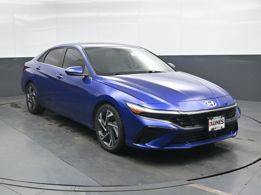 Used 2025 Hyundai Elantra SEL Convenience Sedan