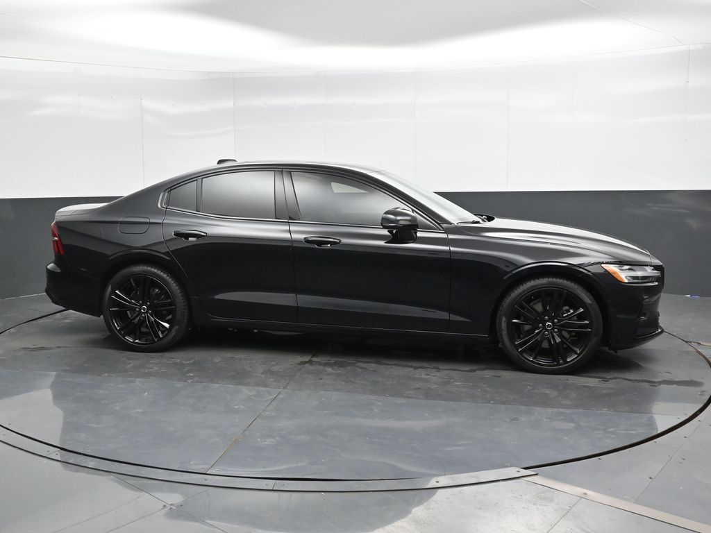 2024 Volvo S60 B5 Plus Black Edition photo 3