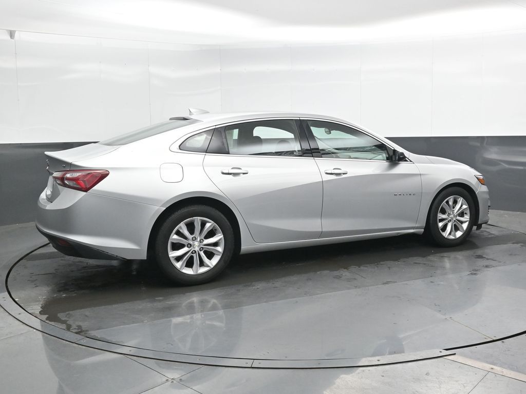 Used 2019 Chevrolet Malibu 1LT with VIN 1G1ZD5ST6KF133516 for sale in Sycamore, IL