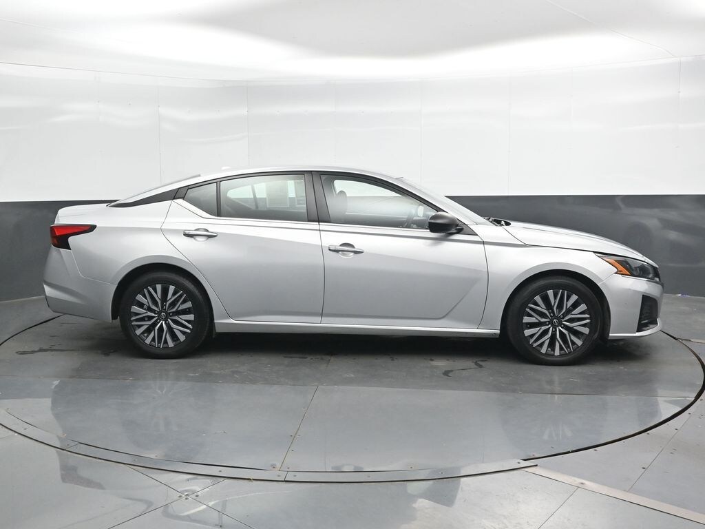 Used 2024 Nissan Altima 2.5 SV Sedan