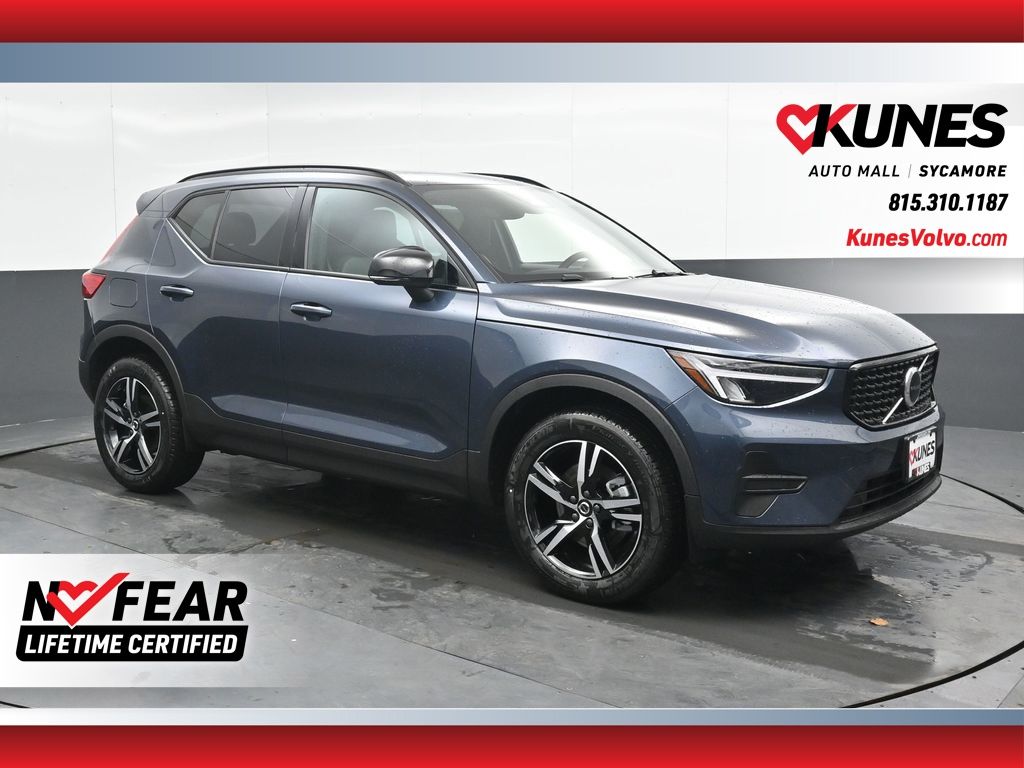 2026 Volvo XC40 Core