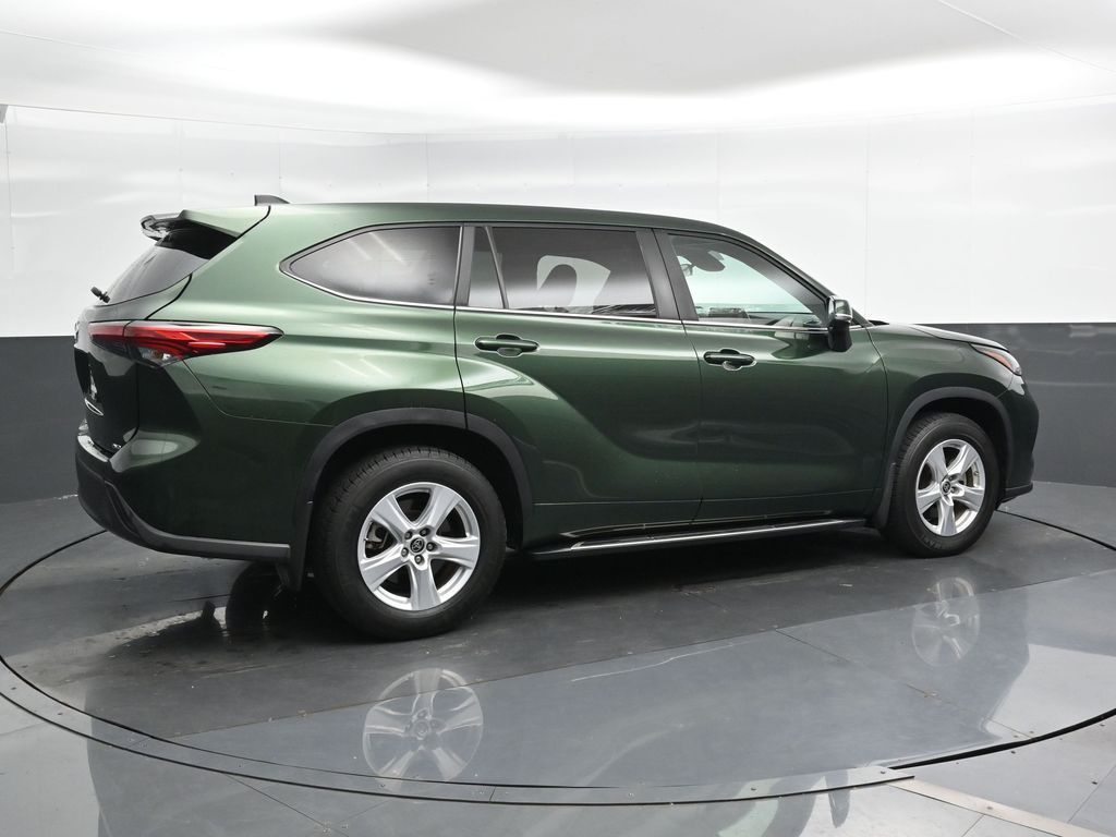 2023 Toyota Highlander L photo 2