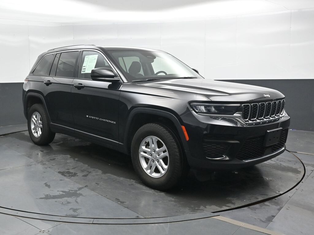 Used 2023 Jeep Grand Cherokee Laredo SUV
