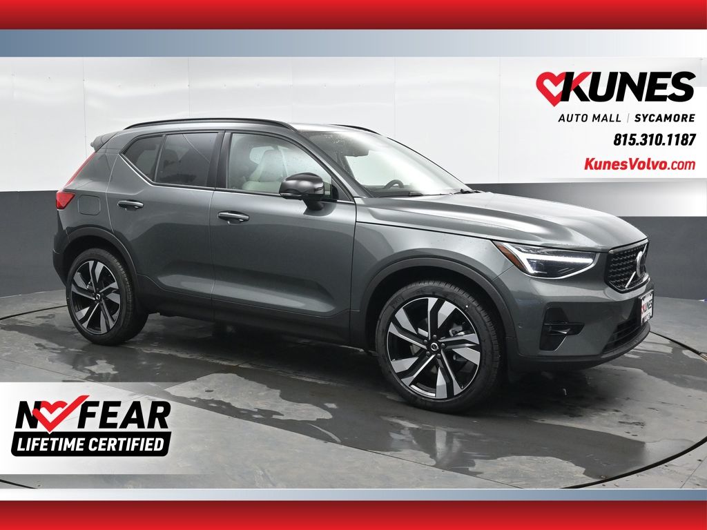 2026 Volvo XC40 B5 Ultra Dark AWD's photo
