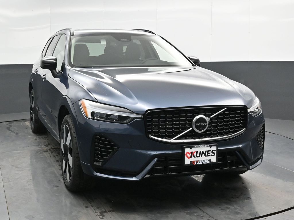2025 Volvo XC60 Hybrid T8 Plus photo 4