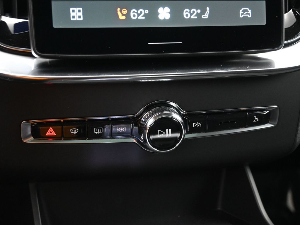 2026 Volvo XC90 Plus - Photo 16