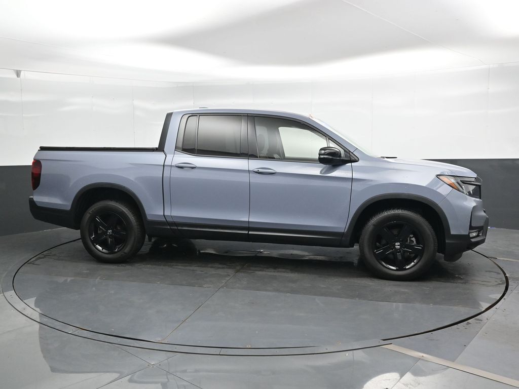 2022 Honda Ridgeline Black Edition photo 3