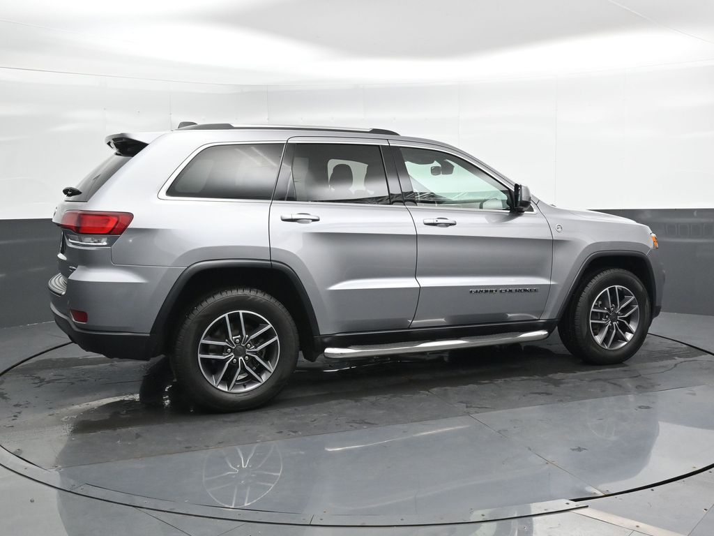 2020 Jeep Grand Cherokee Laredo North Edition photo 2