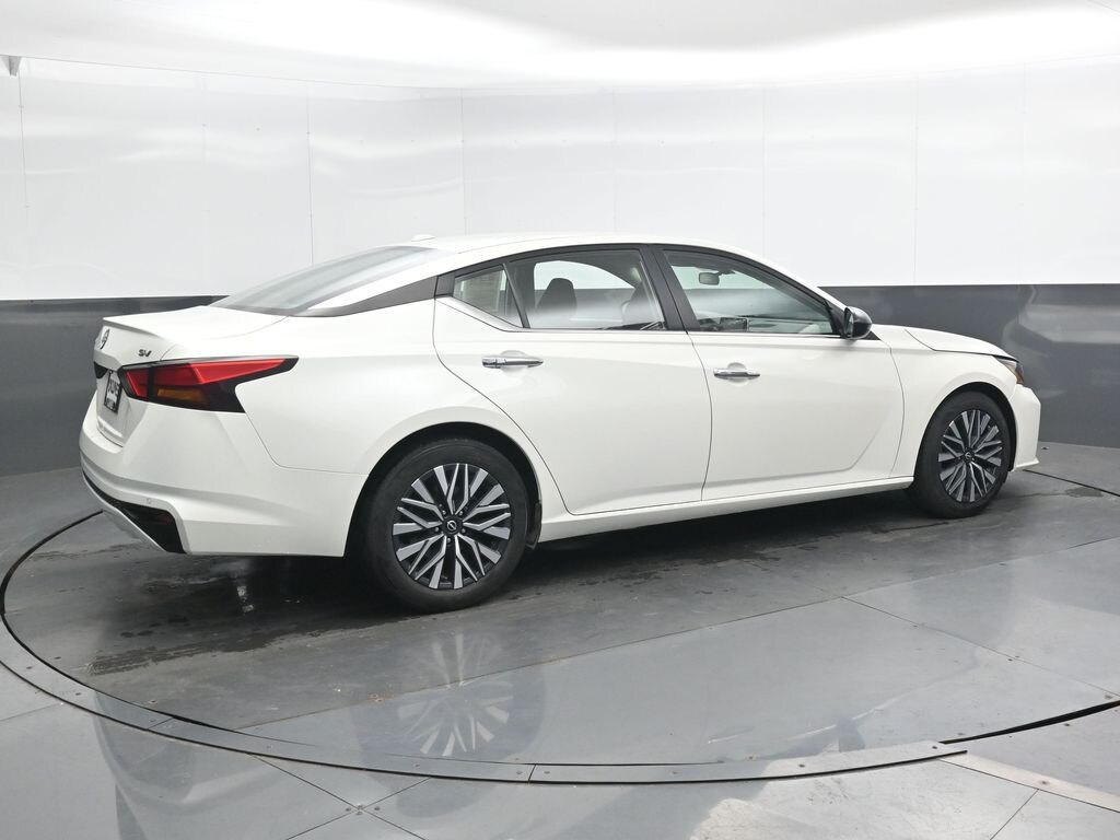 Used 2024 Nissan Altima 2.5 SV Sedan
