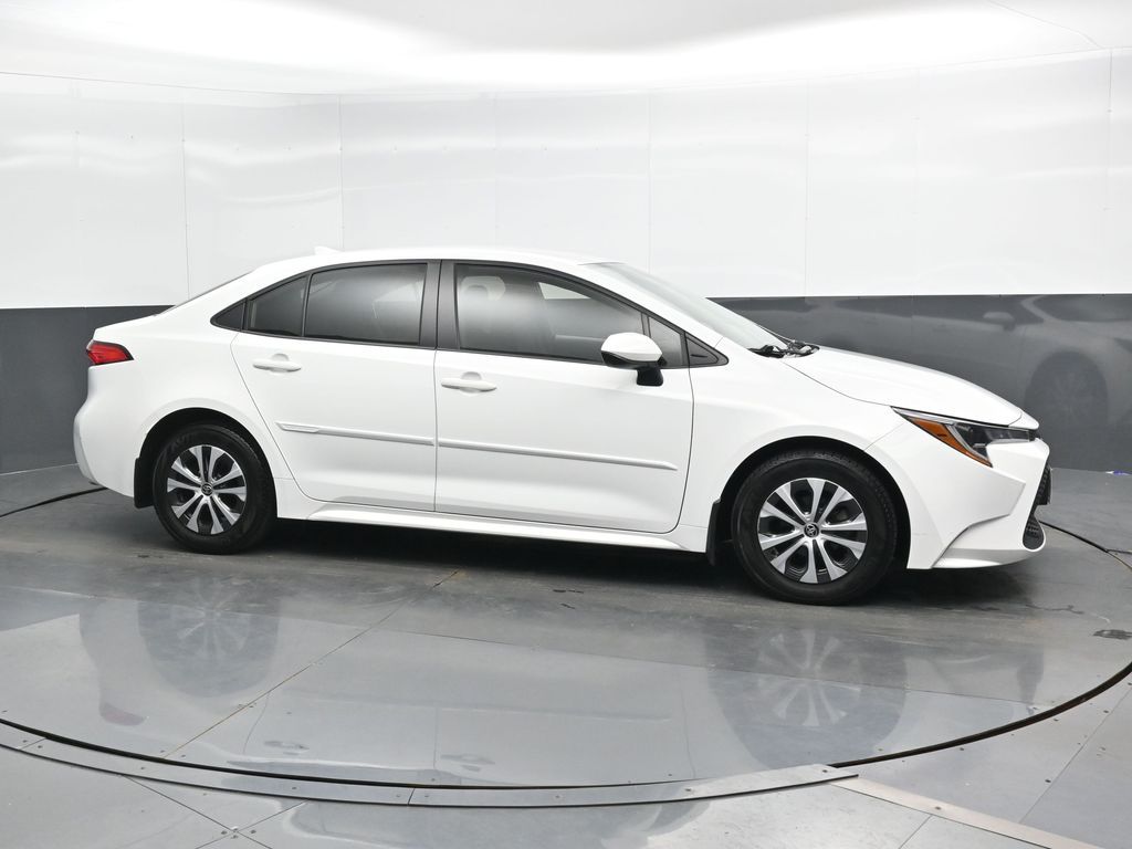 2022 Toyota Corolla Hybrid LE photo 3