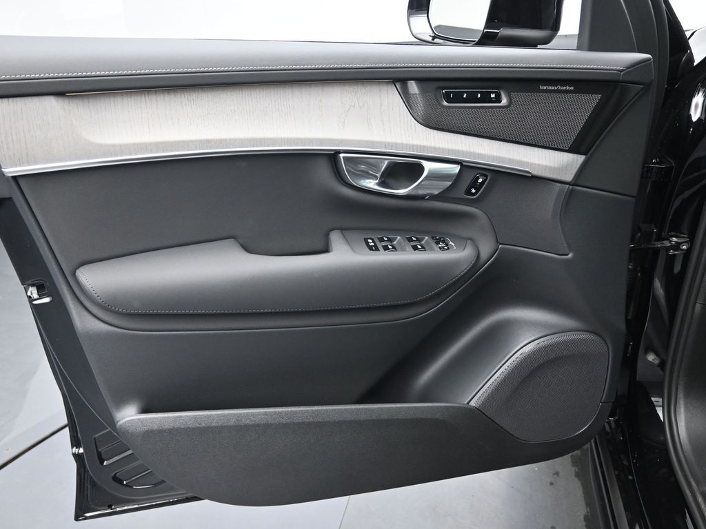 2026 Volvo XC90 Ultra - Photo 23