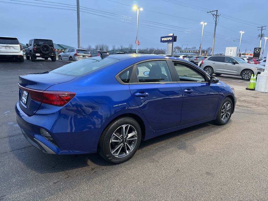 2024 Kia Forte LXS photo 3