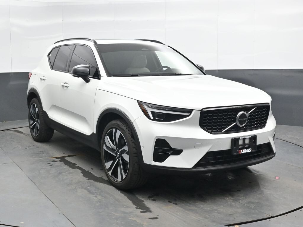 Used 2023 Volvo XC40 B5 AWD Ultimate Dark SUV