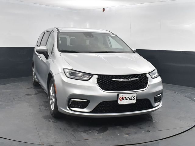 Used 2023 Chrysler Pacifica Touring L with VIN 2C4RC1BG1PR581832 for sale in Woodstock, IL