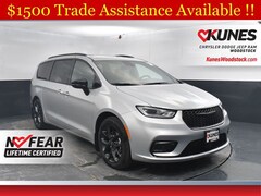 2026 Chrysler Pacifica Limited Passenger Van