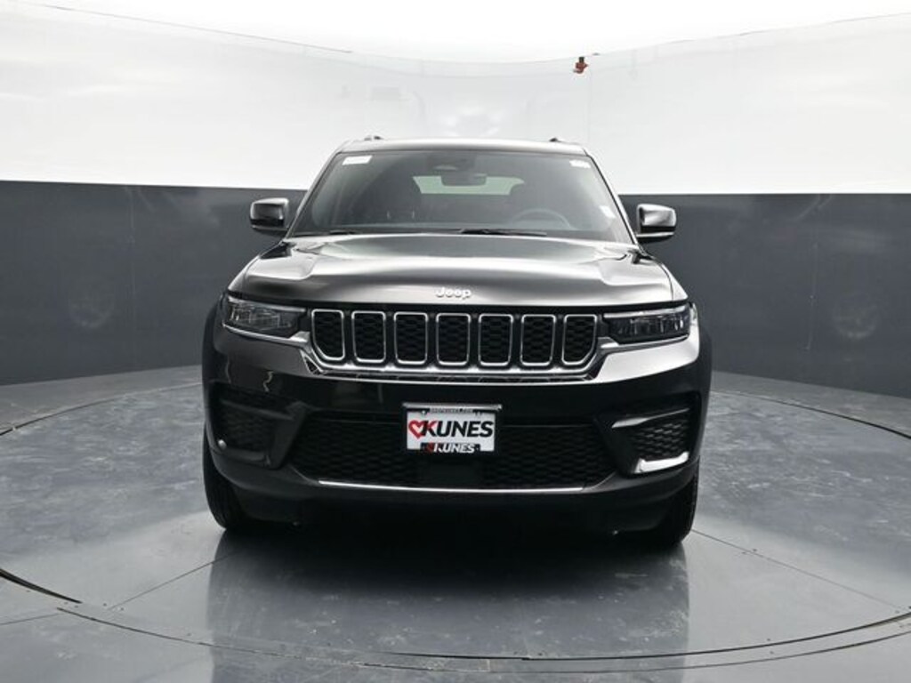 New 2026 Jeep Grand Cherokee Laredo Sport Utility