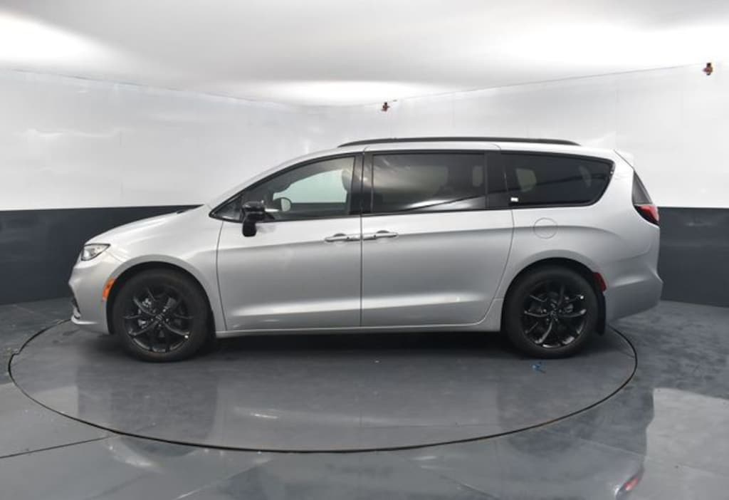 New 2026 Chrysler Pacifica Select Passenger Van
