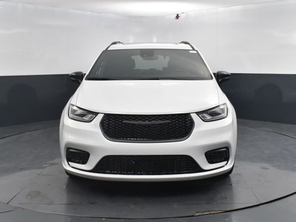 Used 2025 Chrysler Pacifica Limited Van Passenger Van