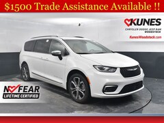 2026 Chrysler Pacifica Pinnacle Passenger Van