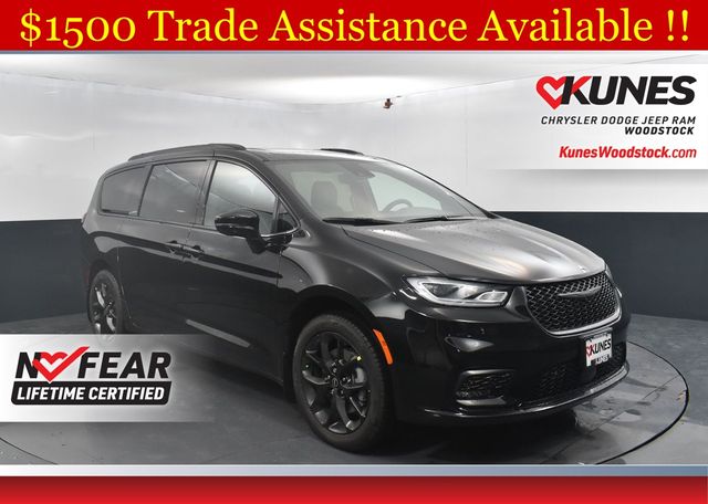 2026 Chrysler Pacifica Limited's photo